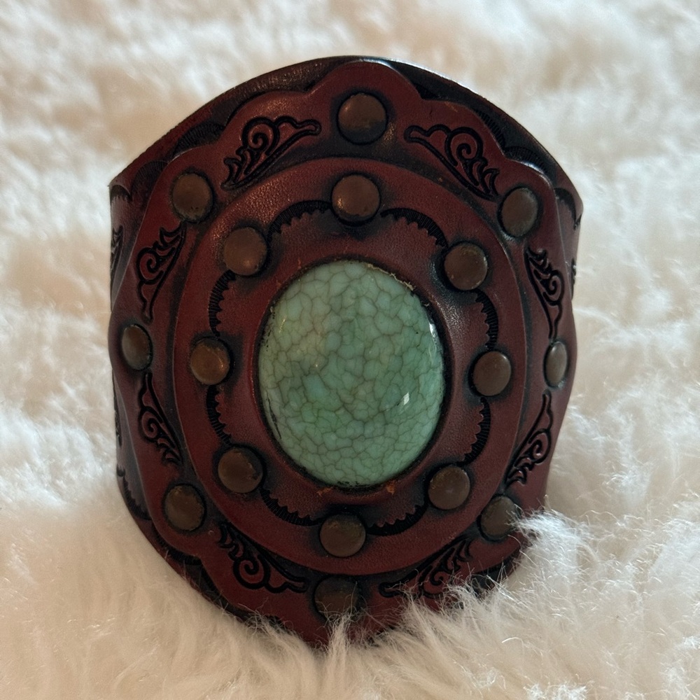 Cool Vintage Leather Cuff Bracelet with Turquoise color stone